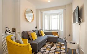 Cozy Townhouse, Walking Distance To Belfast City