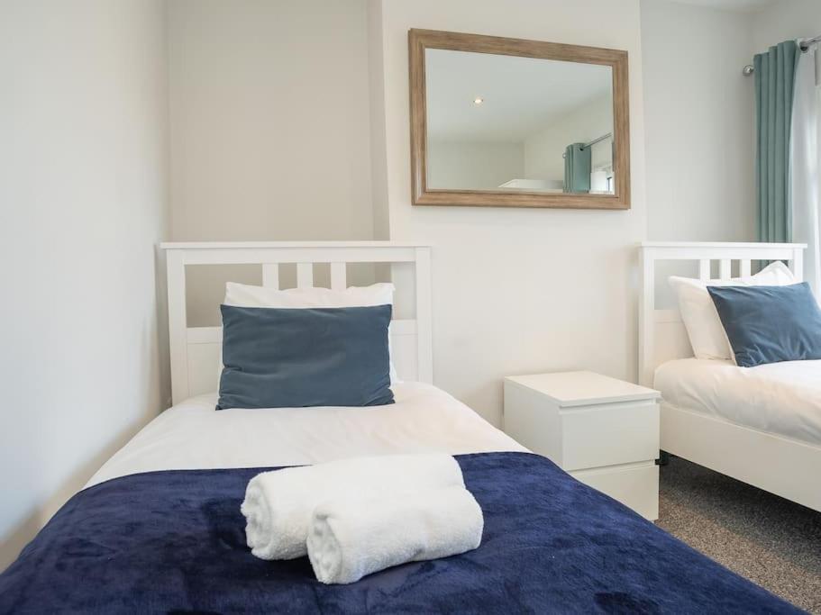 Cozy Townhouse, Walking Distance To Belfast City Exterior photo